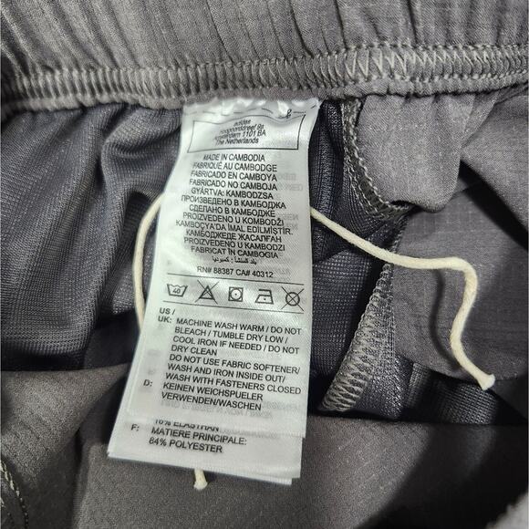 ❤️NWT❤️ Men's Gray Adidas Shorts - Picture 7 of 9